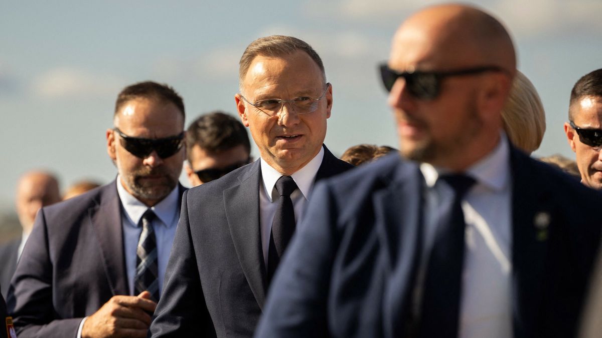 Prezydent Duda w ameryka?skiej Cz?stochowie
Polish President Andrzej Duda arrives at the National Shrine of Our Lady of Czestochowa cemetery during the dedication of a monument to the ?Solidarity? trade union, Doylestown, Pennsylvania, September, 22, 2024. (Photo by RYAN COLLERD / AFP)
RYAN COLLERD