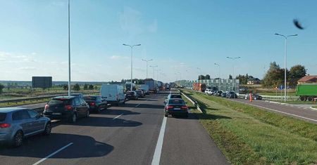 Kolejny dziś wypadek na S12/S17. Droga w kierunku Lublina zablokowana. Na miejscu lądował śmigłowiec LPR
