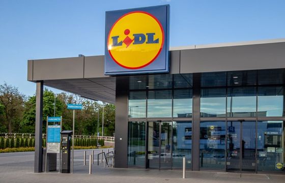 Lidl skrytykowany za wykorzystanie kolorów z własnego logo. Internautom skojarzyły się z Ukrainą