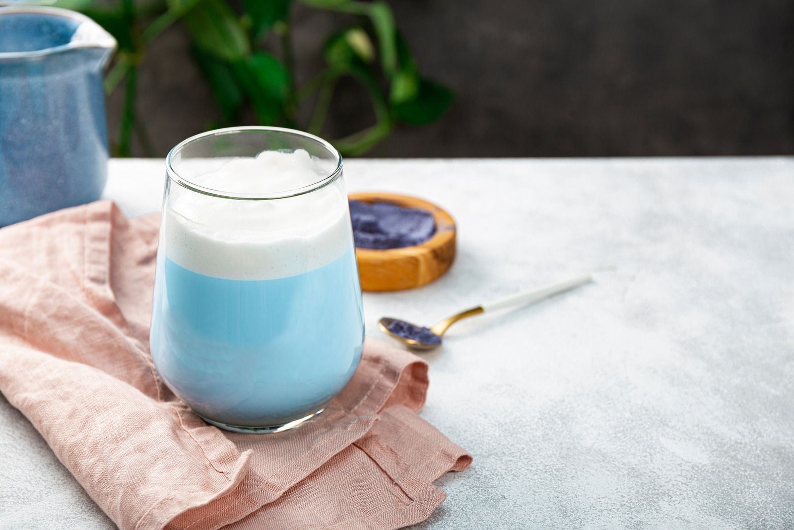 Blue matcha latte - nowy hit TikToka