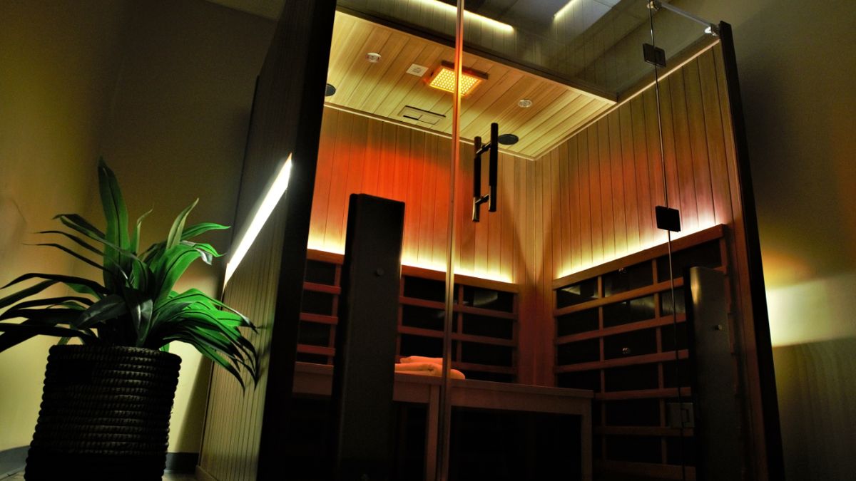 Chromoterapia to terapia kolorami. Zabiegi z jej użyciem oferowane są w salonach kosmetologicznych.