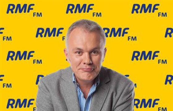 Po tekście Onetu Mazurek broni Balawajdera i chwali prezesa RMF FM. Dziennikarz stacji pyta go o redakcyjną codzienność