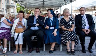 Jasna Góra. Czarnek z żoną w pierwszym rzędzie. To nie umknęło o. Rydzykowi