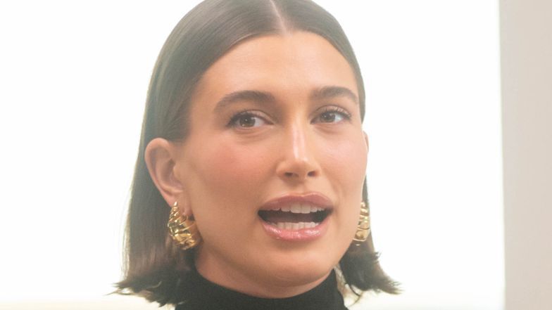 Internauci zarzucają Hailey Bieber majsterkowanie w Photoshopie