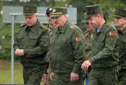 W co gra Łukaszenka? "Białorusini masowo dostają wezwania do komisji wojskowych"