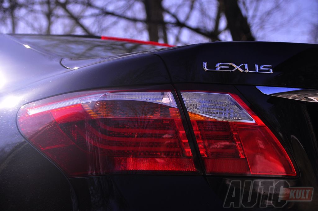 Lexus LS460 (Fot. Marcin Pogorzelski)