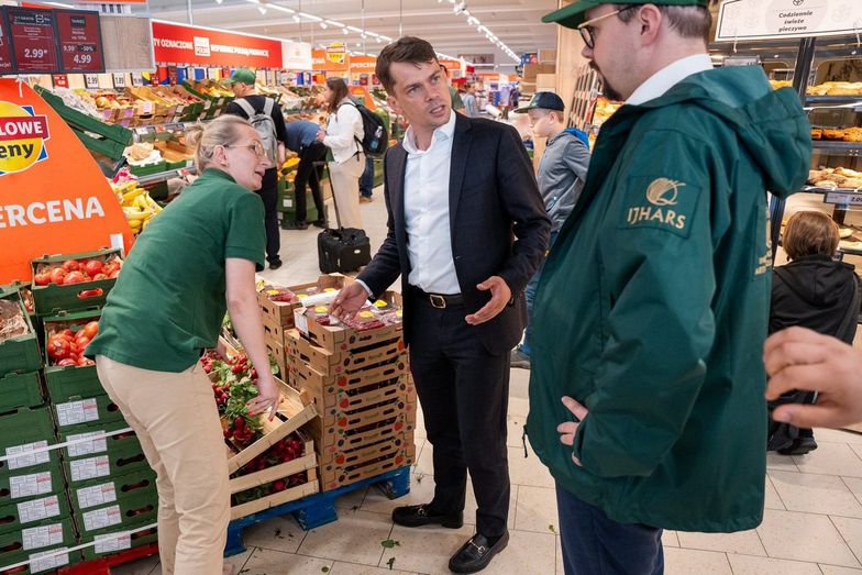 "Rozmnożyła się patologia". Wiceminister Kołodziejczak ujawnia, co odkrył w sklepach