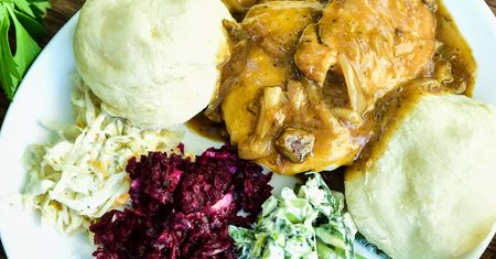 Bitki robię z karkówki. Mięso wychodzi tak kruche, że nie trzeba noża