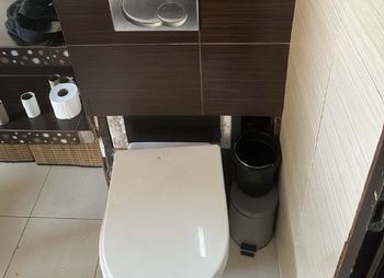 Szok policjantów. Poszukiwany skrył się w klozecie