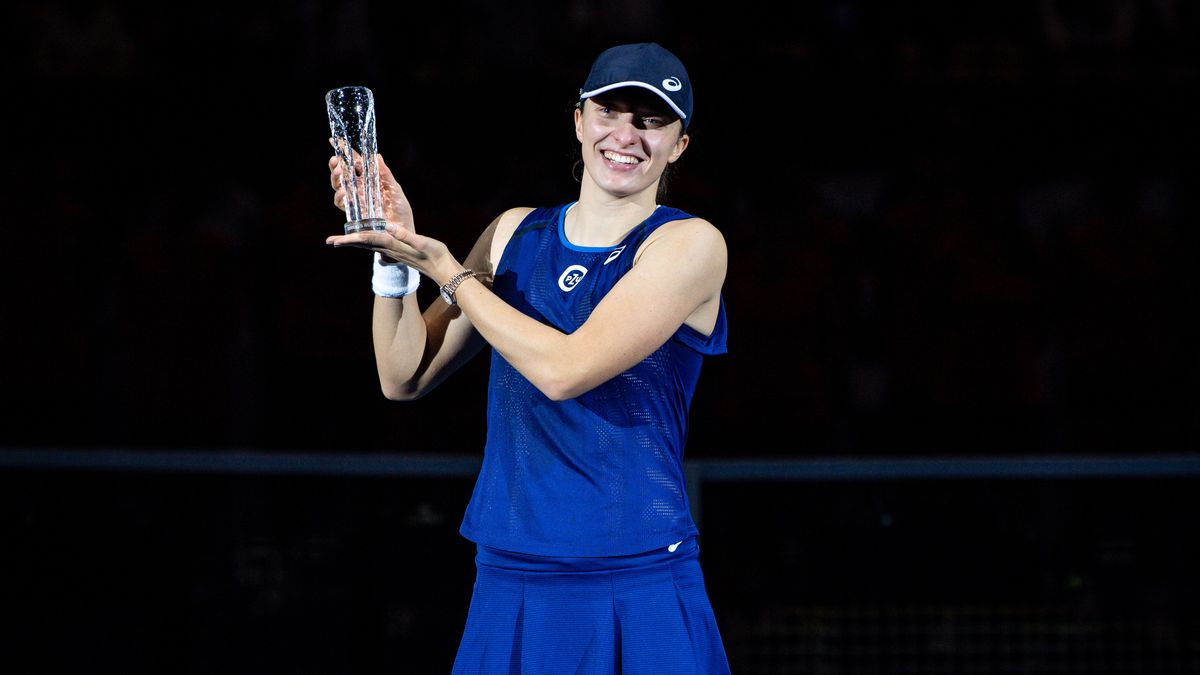 Iga Swiatek of Poland poses with her trophy after losing the final match against Barbora Krejcikova of the Czech Republic at the WTA 500 Agel Open tennis tournament in Ostrava, Czech Republic, 09 October 2022. EPA/LUKAS KABON Dostawca: PAP/EPA.