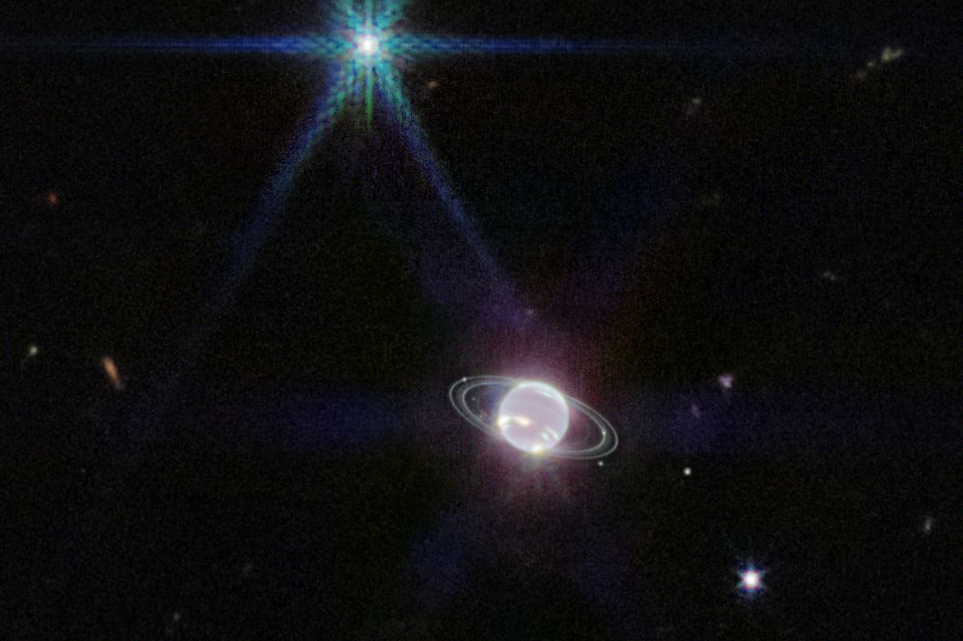 Teleskop Jamesa Webba uchwycił Neptuna. Jego pierścienie robią ogromne wrażenie