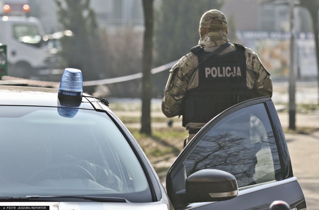 Wyłudzanie nieruchomości. 4 osoby zatrzymane