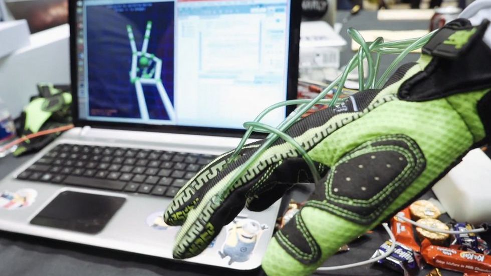 Haptyczna rękawica Hands Omni: VR realna jak nigdy wcześniej! Poczujesz w dłoni wirtualne obiekty 1