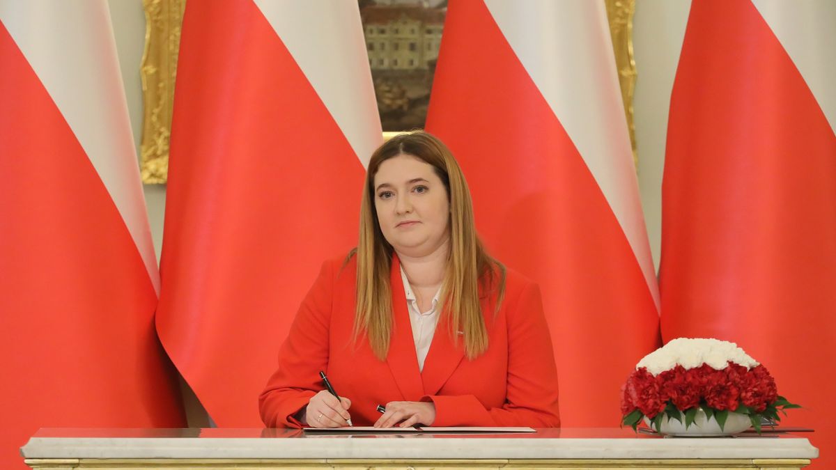 Warszawa, 27.11.2023. Powołana na stanowisko minister rolnictwa Anna Gembicka podczas uroczystości powołania i zaprzysiężenia Rady Ministrów, 27 bm. w Pałacu Prezydenckim w Warszawie. Prezydent powołuje Prezesa Rady Ministrów wraz z pozostałymi członkami RM w ciągu 14 dni od dnia pierwszego posiedzenia Sejmu lub przyjęcia dymisji poprzedniej RM i odbiera przysięgę od członków nowo powołanego rządu. (jm) PAP/Paweł Supernak