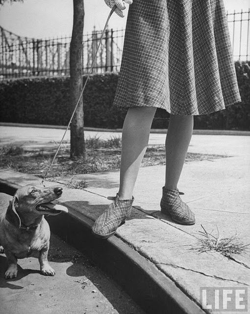 W latach 40. XX wieku panowała moda na dopasowanie butów i spódnic. Wszystko to znalazło się w magazynie LIFE 8