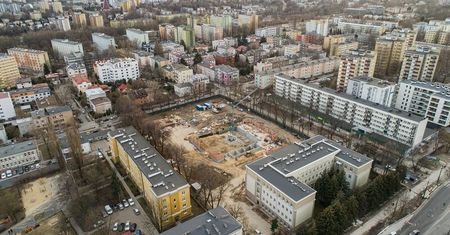 Trwa budowa sali sportowej w I LO w Lublinie. Ma być gotowa w wakacje 2022 r.