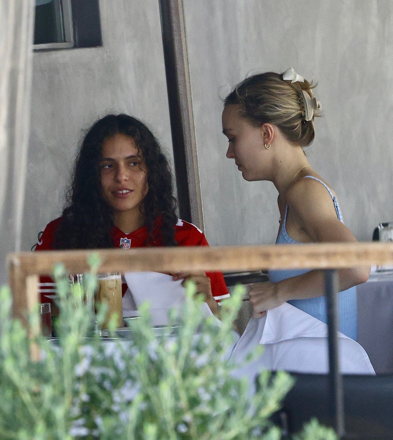 Lily-Rose Depp z dziewczyną 070 Shake