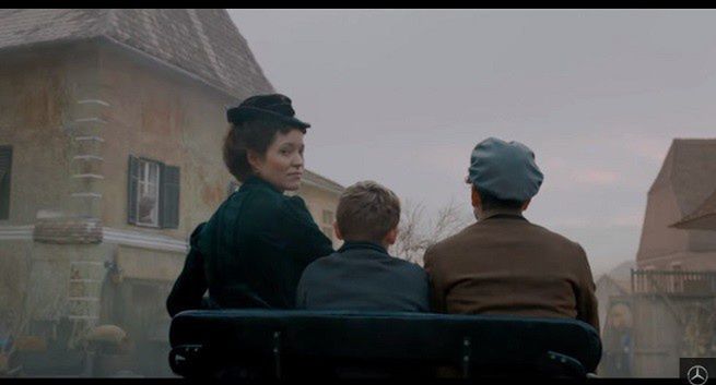 Historyczna podróż Berthy Benz w reklamie Mercedesa (wideo)