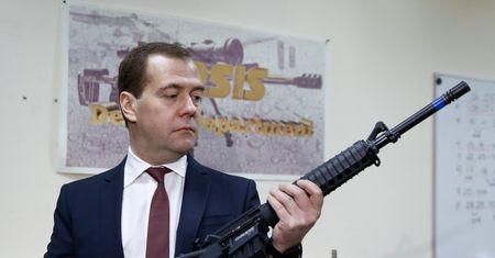 Miedwiediew dostał zadanie. Ma zwerbować 400 tys. żołnierzy