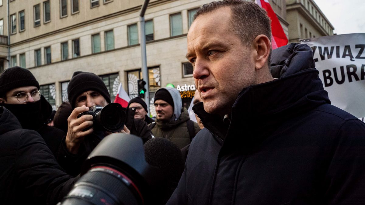 WARSAW, MAZOVIA, POLAND - 2025/01/03: The presidential candidate for the Law and Justice Party, Karol Nawrocki, talks to the assembled media during a demonstration. On January 3, Polish farmers and agricultural workers protested in Warsaw during the ceremonial start of Poland's EU presidency. As Ursula von der Leyen attended the Opening Gala at the National Theatre, protestors marched from the European Commission building to the theatre, voicing demands to halt food imports from Mercosur and Ukraine, oppose the Green Deal, protect Polish forests, and safeguard the economy. Presidential candidate Karol Nawrocki of the Law and Justice Party was among the notable speakers. (Photo by Neil Milton/SOPA Images/LightRocket via Getty Images)