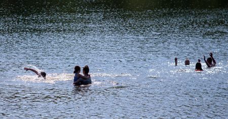 Bulwersująca sytuacja nad stawem w Katowicach. Policja zabiera głos