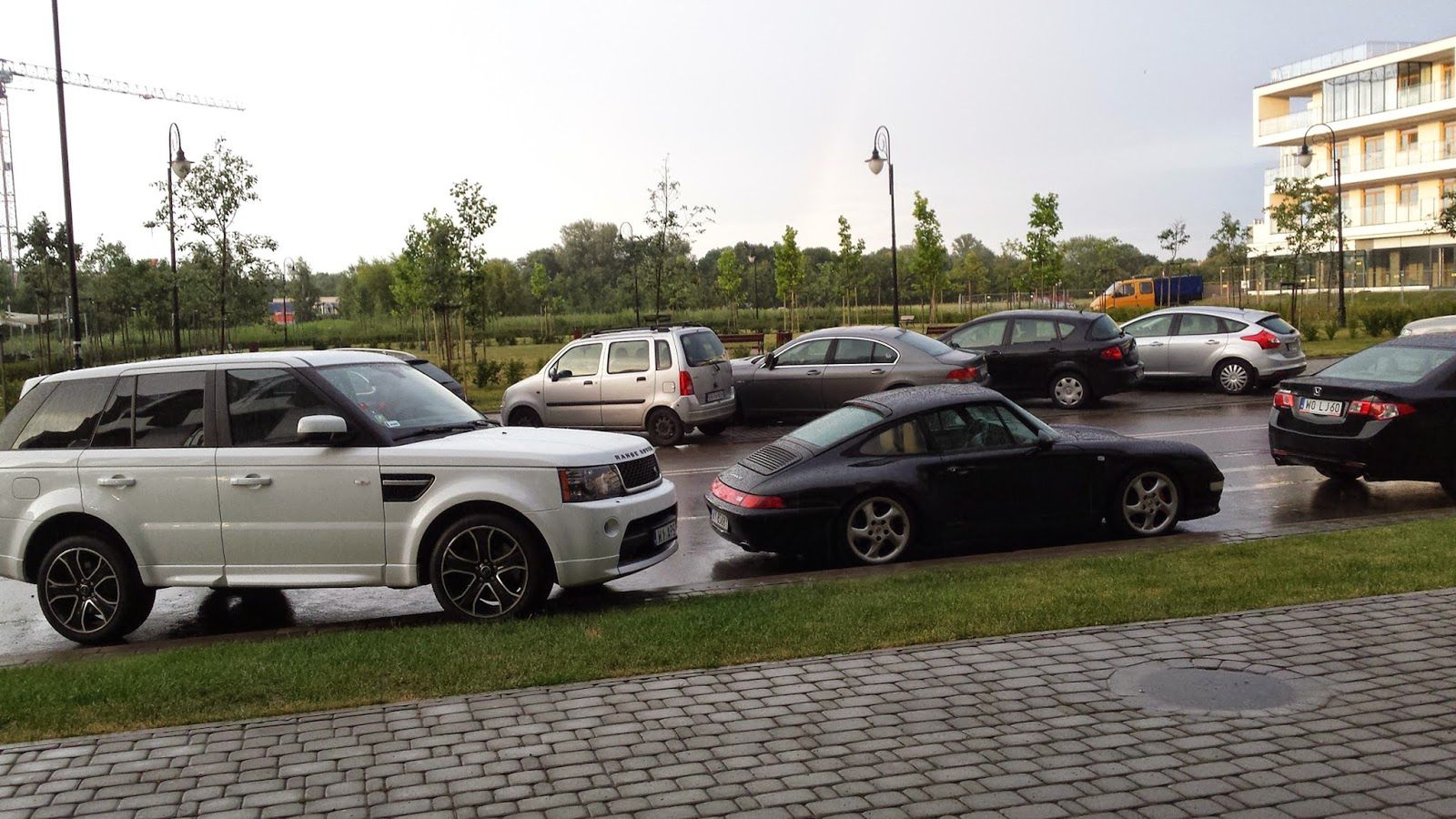 911 993