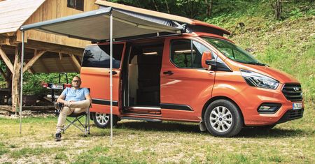 Ford Transit Nugget dołącza do grona kompaktowych kamperów. To świetne auto do zwiedzania