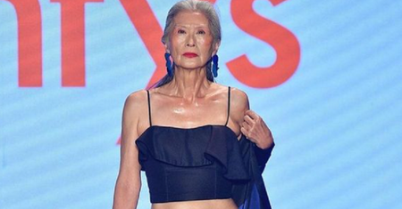 Codziennie pije ten napój. Skończyła 70 lat, a ma ciało nastolatki
