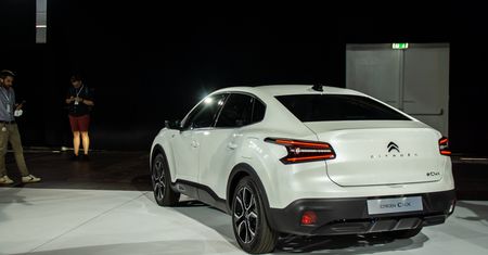 Widziałem na żywo Citroëna C4 X i ë-C4 X. Francuzi opanowali wypełnianie niszy do perfekcji