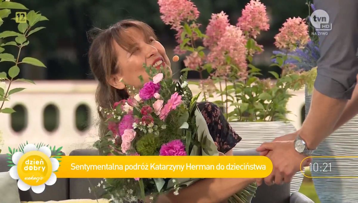 Katarzyna Herman została obdarowana w "Dzień dobry TVN" bukietem kwiatów