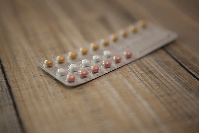 Terapia hormonalna sprzyja gromadzeniu się białka związanego z Alzheimerem u seniorek