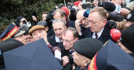 Gorszące sceny przed Sejmem. Kamiński i Wąsik próbowali wejść