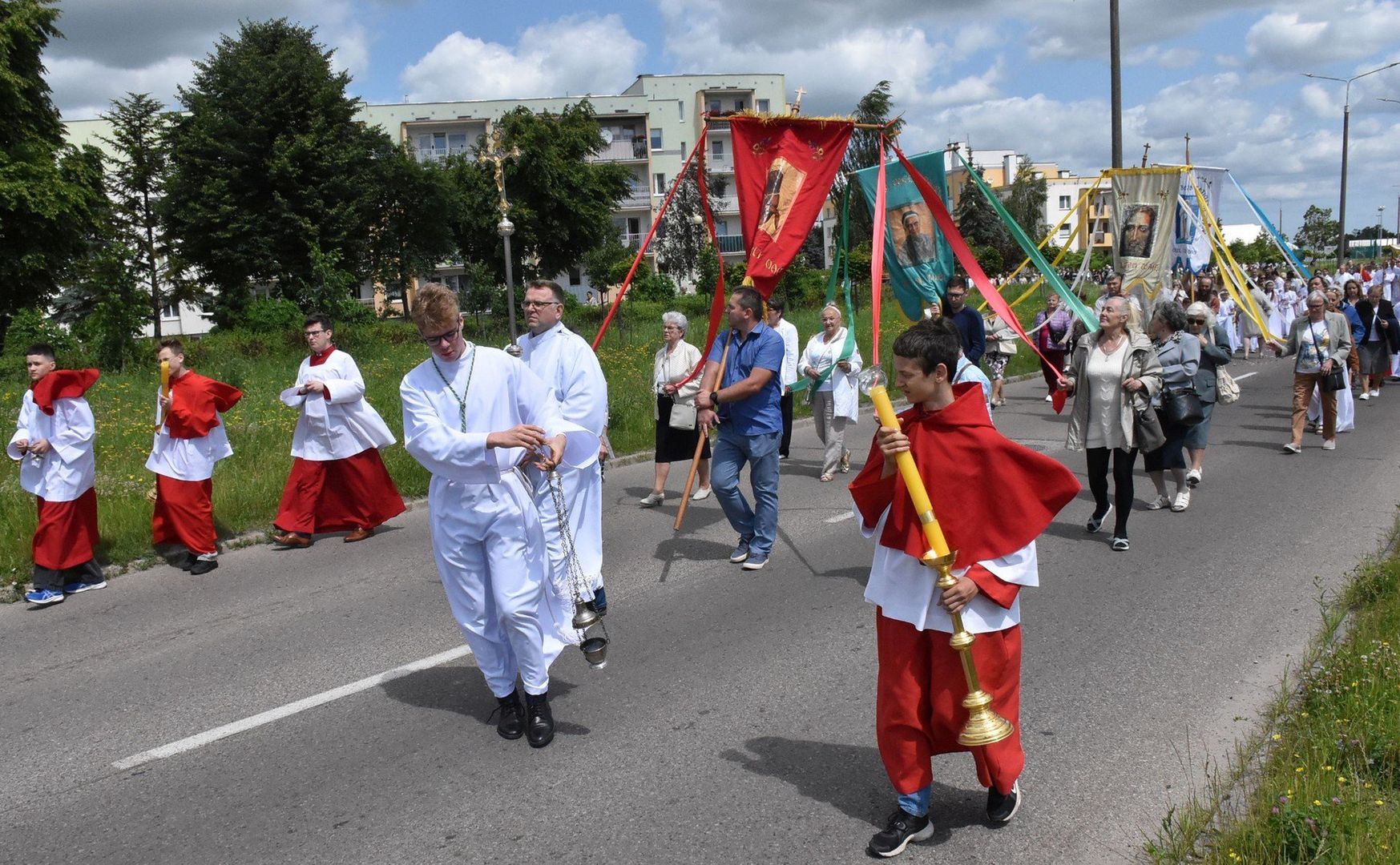 Boże Ciało w Malborku. Procesja w parafii św. Urszuli Ledóchowskiej