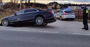 S-klasa w rowie. Ciężko uwierzyć, co zrobił kierowca