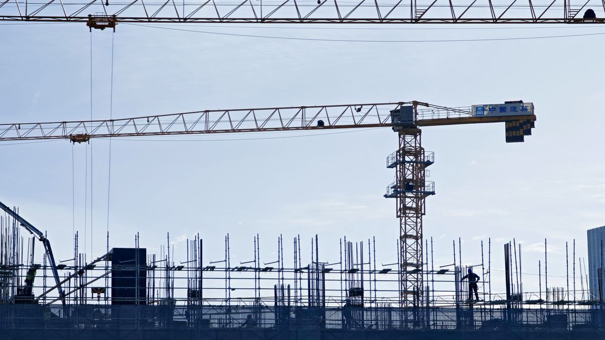 YANTAI, CHINA - NOVEMBER 4, 2023 - Construction workers work at a construction site built by China Construction Group in Yantai, Shandong Province, China, November 4, 2023. On November 1, 2023, the People's Bank of China released a statistical report on the loan investment of financial institutions in the third quarter of 2023, showing that at the end of the third quarter of 2023, the balance of RMB real estate loans was 53.19 trillion yuan, down 0.2% year-on-year. (Photo credit should read CFOTO/Future Publishing via Getty Images)