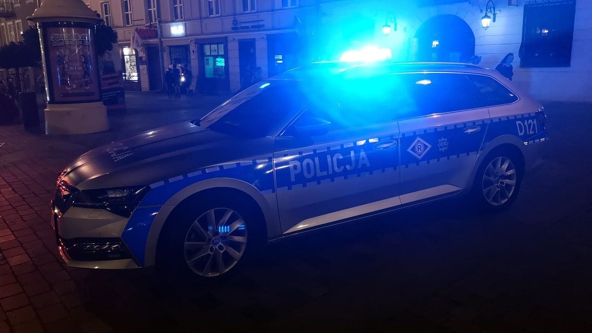 Radiowóz policji na sygnale