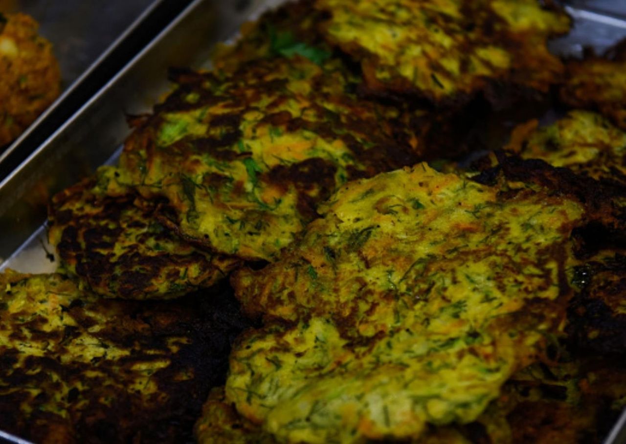 Wegańskie kiełbasy, parówki i burgery. Co mają w składzie?