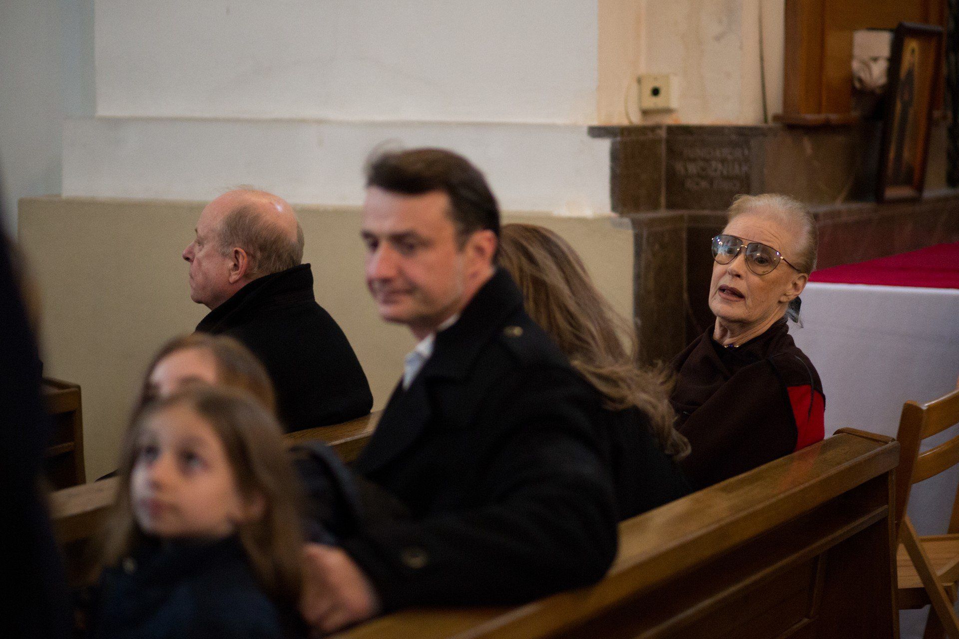 Na ekranie zawsze zachwycała wdziękiem, klasą i dystansem. Dziś jej rolę wypełnia spokojna codzienność u boku rodziny.