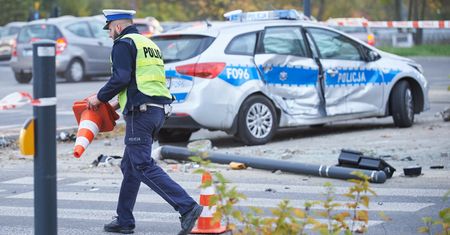 Wypadek radiowozu z 18-latką. Jest decyzja ws. policjanta