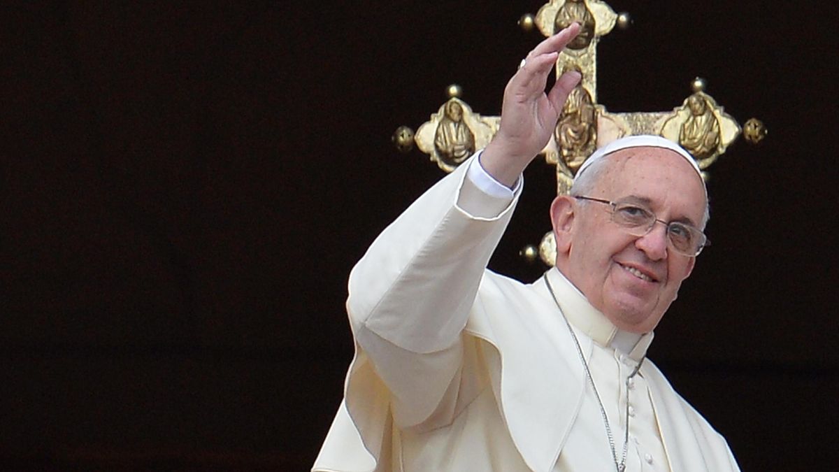 (FILE) Pope Francis waves to faithfuls after delivering the Urbi et Orbi Christmas Day message from the central balcony of St. Peter's Basilica in Vatican City, 25 December 2013(reissued 21 April 2025). Pope Francis died on 21 April 2025 at the age of 88, according to the Holy See. Born Jorge Mario Bergoglio in Buenos Aires, Argentina on 17 December 1936, was appointed leader of the Catholic Church on 13 March 2013 succeeding pontiff Emeritus Benedict XVI. EPA/ETTORE FERRARI *** Local Caption *** 50784481 Dostawca: PAP/EPA.