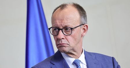 "Żałuję, jest nieodwracalna". Kanclerz Niemiec o decyzji o odejściu od atomu