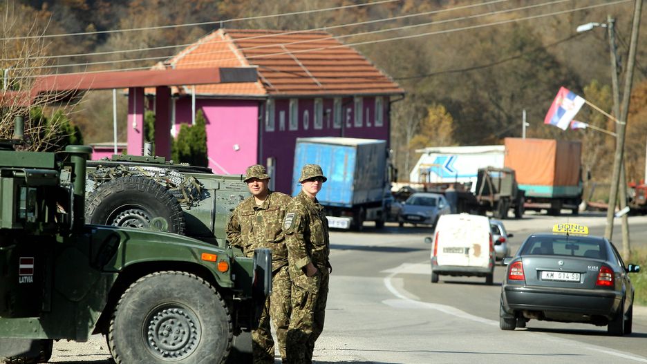 Dispute over vechicle licence plates and personal documents between Kosovo and Serbia
epa10279178 Members of the Latvian contingent of NATO-led international peacekeeping force in Kosovo (KFOR) observe the Jarinje border crossing between Kosovo and Serbia at Jarinje, Kosovo, 01 November 2022. The Government of Kosovo will begin implementing a plan to eliminate the usage of Serbian car license plates. All owners of vehicles with Serbian number plates are warned and requested to visit any of the Vehicle Registration Centers and register their vehicles with RKS license plates. In the Serbian community of Kosovo, the RKS license plates are seen as unacceptable as they suggest the recognition of independence of the Republic of Kosovo.  EPA/DJORDJE SAVIC 
Dostawca: PAP/EPA.
DJORDJE SAVIC