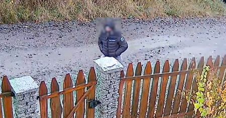 Zapukał do ich drzwi i poprosił o pomoc. Uwierzyli. To był błąd