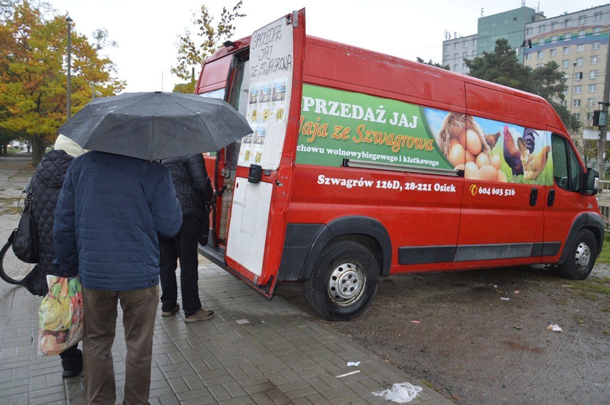 Owoce i warzywa na na placu targowym w Stalowej Woli
