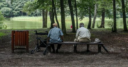 54 osoby dostają co miesiąc blisko 7 tys. zł od płockiego ZUS. To specjalne świadczenie dla seniorów