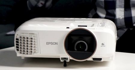 Epson EH-TW5650 to dobry projektor do oglądania meczów