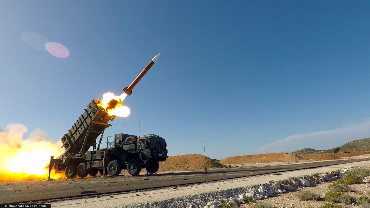 Czy USA przeka?? Ukrainie rakiety Patriot?
Handout undated photo of a Patriot missile battery in an undisclosed location. The United States is finalising plans to send its sophisticated Patriot air defence system to Ukraine following an urgent request from Kyiv, which wants more robust weapons to shoot down Russian missiles and drones that have devastated the country?s energy infrastructure and left millions without heating in the bitter cold of winter. Washington could announce a decision on the Patriot as soon as Thursday, according to US government officials. Photo by U.S. Army via ABACAPRESS.COM
ABACA
