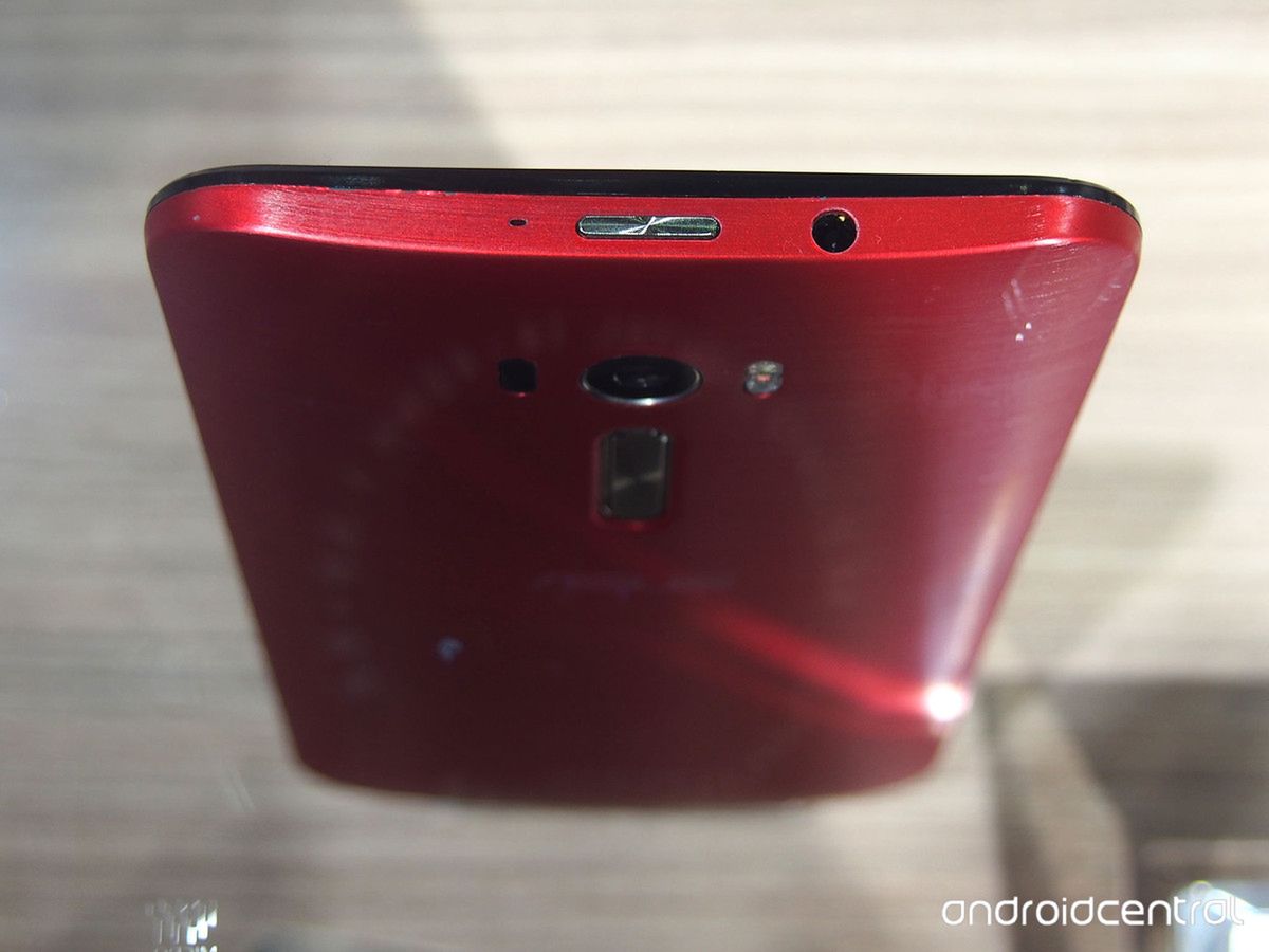 Asus pokazał nowe smartfony z serii ZenFone 2 wyposażone w procesory Qualcomma 11