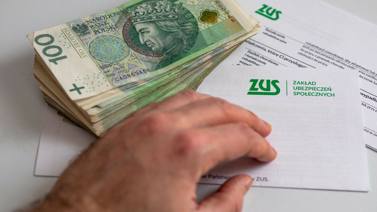 Emeryci dorabiający do świadczenia muszą złożyć dokumenty w ZUS
