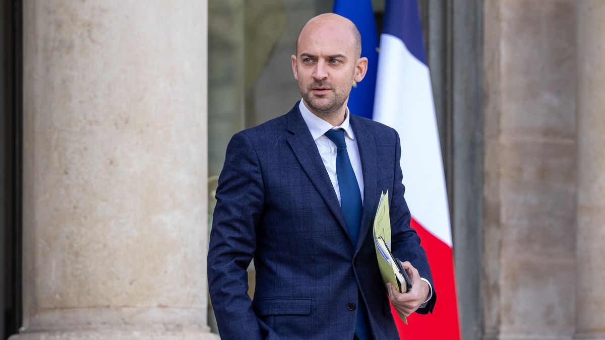 French Foreign Affairs Minister Jean-Noel Barrot leaves after a high-level summit at the Elysee Palace in Paris, 18 November 2025. President Macron convened the summit to address increasing concerns over narcotrafficking and associated violence across France. EPA/CHRISTOPHE PETIT TESSON Dostawca: PAP/EPA.